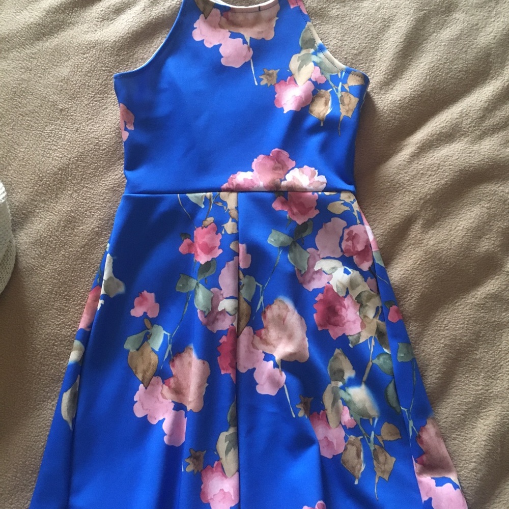 Dress - Picture 5 of 6